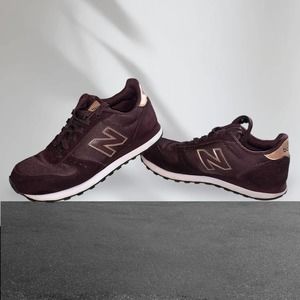 New balance women’s size 6 1/2 311 running shoes suede
